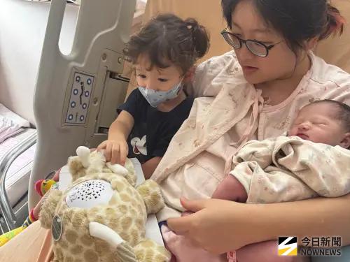 雙十寶寶報到！女同志海外求子再添二寶　醫嘆每月出生數減半