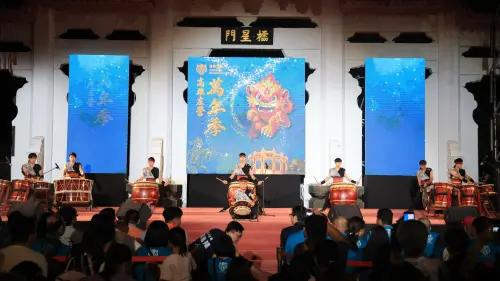 左營萬年季揭幕　家將火舞獻藝精彩登場