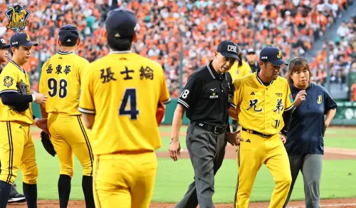 平野惠一為何爆氣抗議？就是要拐統一獅的氣　想幫腳痛菲力士止血