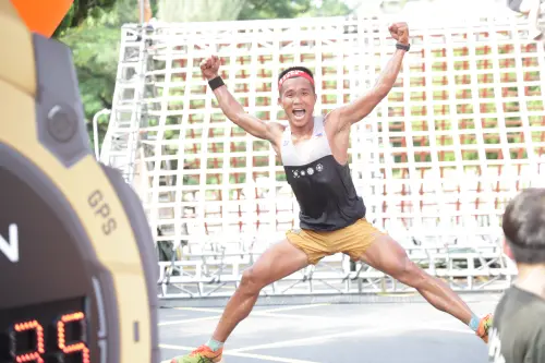 ▲菲律賓選手塔巴克（Elias Tabac）以1小時37分55秒拿下2026斯巴達障礙跑競賽新北站男子總排冠軍。（圖／主辦提供）
