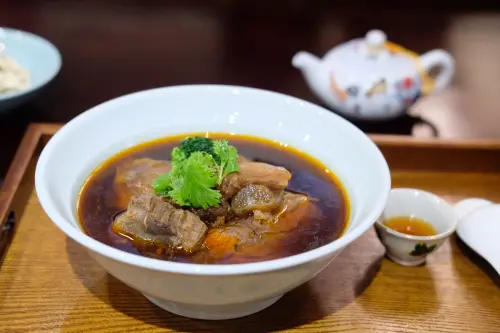 ▲「川生渝味」的牛肉塊一次選用3種部位，包含美國牛腱肉與澳洲的牛筋、牛頰。（圖／記者葉盛耀攝）