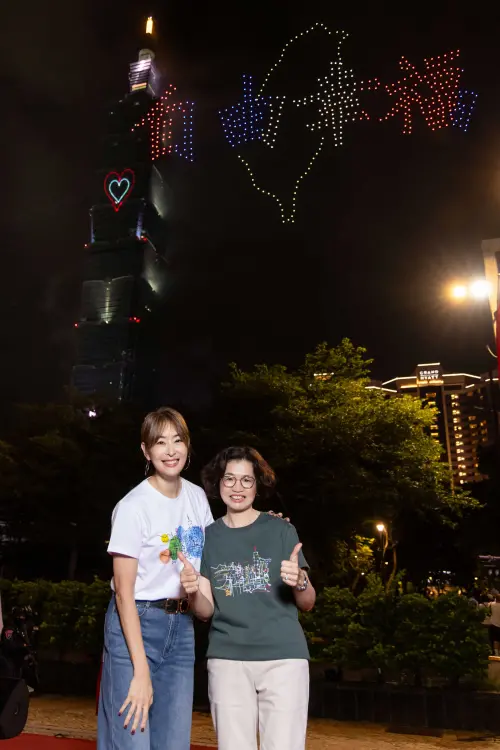 ▲台北101董事長賈永婕（左起）與台北101總經理朱麗文與國慶展演合影。（圖／台北101）