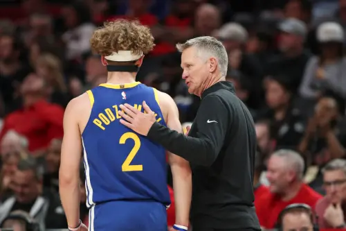 ▲勇士總教練科爾（Steve Kerr）對於波傑姆斯基（Brandin Podziemski）續約給予極高評價，直言這筆簽約對球隊與球員雙方而言是完美的「雙贏」局面。（圖／美聯社／達志影像）