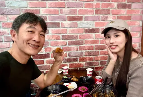 于冠華要當岳父了！收正妹女兒送的人生首套訂製西裝：我眼眶泛紅