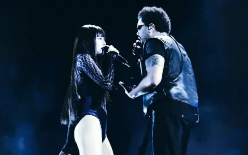 Jennie高衩連身衣登威肯演唱會！屁股蛋被看光　甜喊：週末歐巴