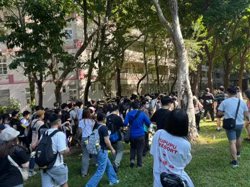 ▲寶可夢30週年活動，粉絲在信義安康公園拔腿狂奔，只為了領取免費皮卡丘透卡。（圖／記者張志浩攝）