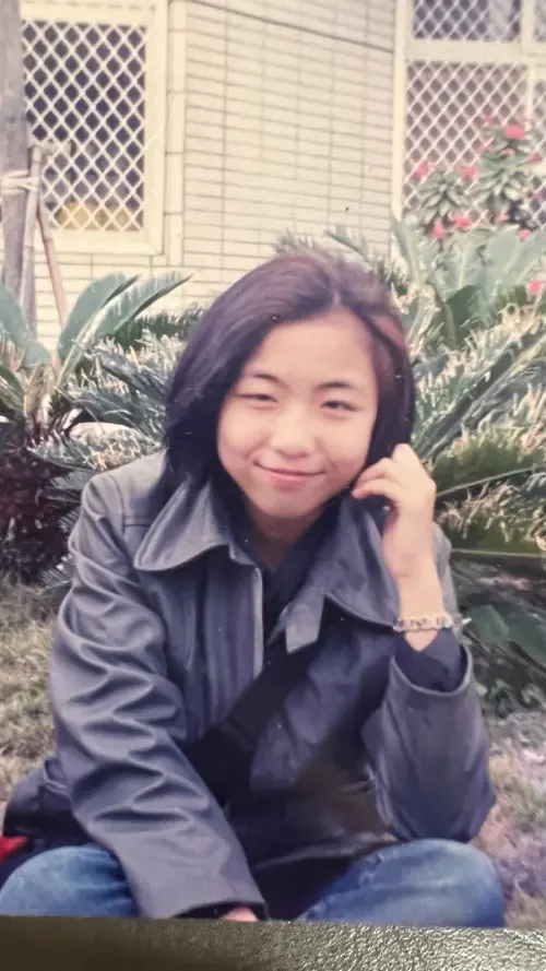 ▲雪碧（如圖）曬出15歲時的「原生臉」照片，只見當時她的臉上帶著些許嬰兒肥，模樣相當青澀可愛。（圖／雪碧Threads@sprite0719ss）