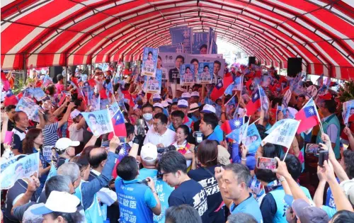 ▲林霈涵議員與台中市長候選人江啟臣成立聯合競選總部，熱情支持者湧入擠滿會場。（圖／競總提供）
