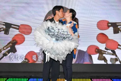 ▲張秀卿6天前才於演唱會慶功宴上，大方與王國贊熱吻，不料今日就證實已離婚3年。（圖／名人演藝事業提供）