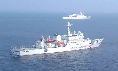 ▲海洋委員會海巡署艦隊分署嘉義艦及澎湖艦前往距帛琉共和國科羅州西南方200海浬的專屬經濟海域的普洛安娜島(Pulo Anna)，展開為期2天的台帛海上聯合共同巡查任務。(圖／海巡署艦隊分署提供)