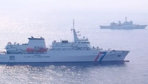 ▲海洋委員會海巡署艦隊分署嘉義艦及澎湖艦前往距帛琉共和國科羅州西南方200海浬的專屬經濟海域的普洛安娜島(Pulo Anna)，展開為期2天的台帛海上聯合共同巡查任務。(圖／海巡署艦隊分署提供)