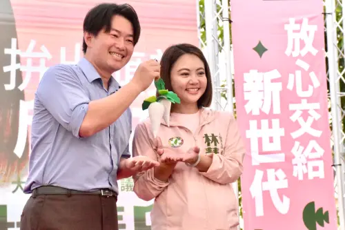 ▲ 今天的特別嘉賓陳柏惟更來到美濃，展現兩人好交情，助講時則特地用客語幽默方式表示，慧欣專業、雞婆、有經驗，絕對是大家最好的選擇。（圖／高雄市議員候選人林慧欣提供）