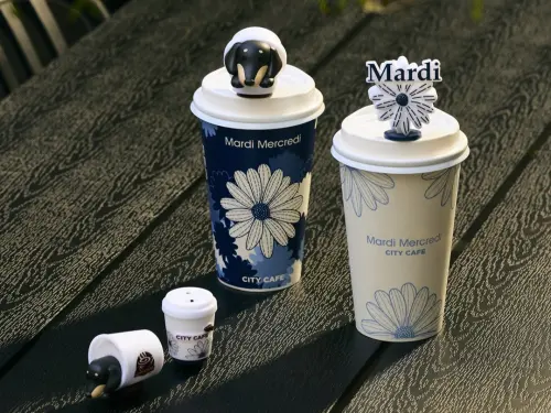 ▲10月14日至11月10日買CITY CAFE飲品滿50元，可加價69元獲得發光造型杯塞1款。（圖／業者提供）