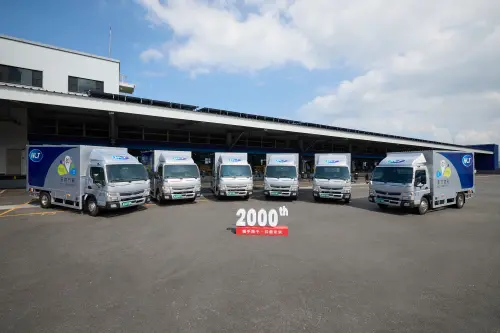 ▲自 2017 年 FUSO Taiwan 成立以來，FUSO 累計交付新竹物流的車輛正式達到 2,000 台。（圖／品牌提供）
