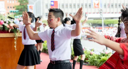 Taiwanese students perform a dance at the National Day celebration. (Office of the President)