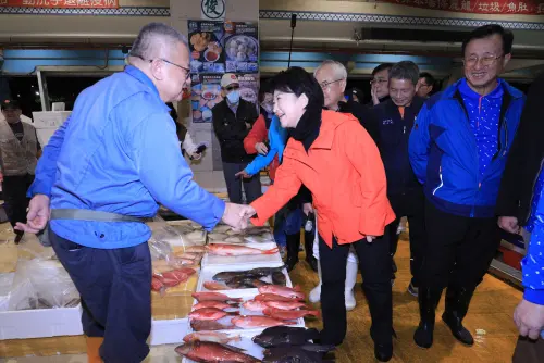 「領導有方」自加5個月年終！台中魚市董座遭拔官　秒吐回122.5萬