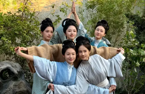 ▲譚松韻（上排中）也有給知春館的丫鬟姊妹們寫信。（圖／翻攝自微博＠宋芳園）