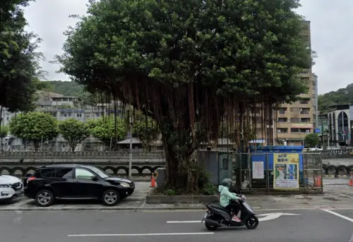 車沒停到紅線「還被罰900元」！他不服上訴慘輸　法院曝取締原因
