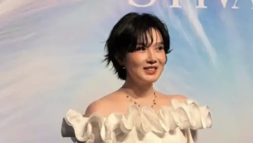 ▲陳小紜出席活動被指臉部僵硬。（圖／翻攝自微博）
