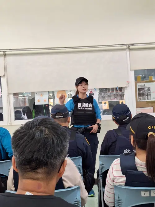 ▲交通警察大隊警員王翊馨憑藉跆拳道4段實力及豐富實戰經驗，通過培訓與考核，成為中市警局歷年來首位女性常訓教官。(圖/記者鄧力軍翻攝)