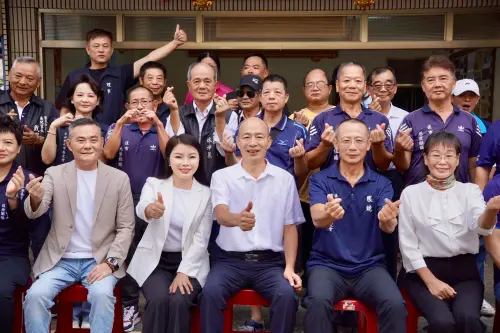 ▲社團法人雲林縣夜市慈愛會創立超過16年，服務範圍也從殯葬急難救助，擴大至發放學生獎學金，凝聚出強大的民間公益力量。（圖／張嘉郡競辦提供）