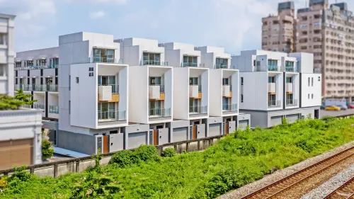 ▲澍陽建設岡山「澍風景」系列，以現代建築美學融合居住機能，已獨特白派美學，從建築立面到空間尺度皆講究細節，獨具風格的城市風景，成為區域建築代表作。（圖／業者提供）