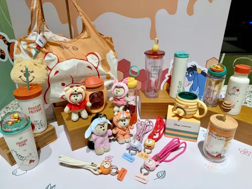 ▲Winnie the Pooh + STARBUCKS限定聯名系列12款周邊商品開箱。（圖／記者蕭涵云攝）