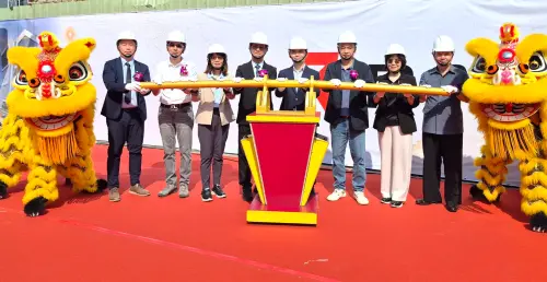 持續深耕前鎮科技園！前鎮產業園區瑞儀光電公司舉行新建工程上梁