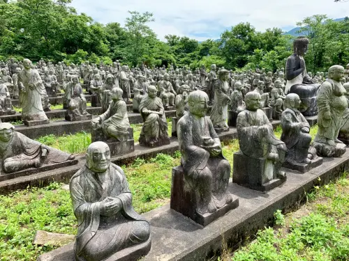 日本最驚悚景點！富山「石佛之森」1300座石像　日媒揭保存危機