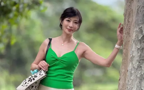 55歲溫翠蘋疑3度離婚！遭直擊牽手185公分新歡　甜蜜約會8小時
