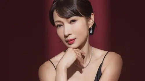 連張菲都愛過的女人！溫翠蘋寫真書超大膽　牛仔褲全脫露屁屁