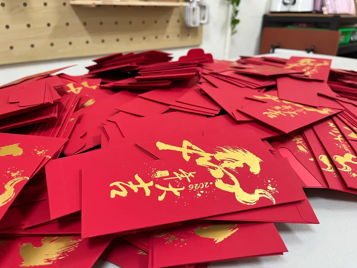 ▲高雄小草關懷協會發起舊紅包袋回收，有寫字、圖案或過期皆可收，吸引全台熱烈響應。（圖／翻攝小草關懷協會Threads）