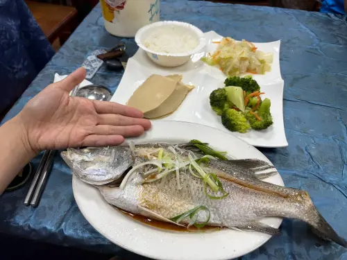 台北超佛心餐廳！整尾清蒸鱸魚搭3菜180元　營養師推小卷米粉超讚