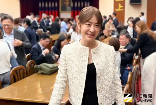 披白外套立院備詢！立委建議穿著純樸　賈永婕：我跟大家穿的一樣