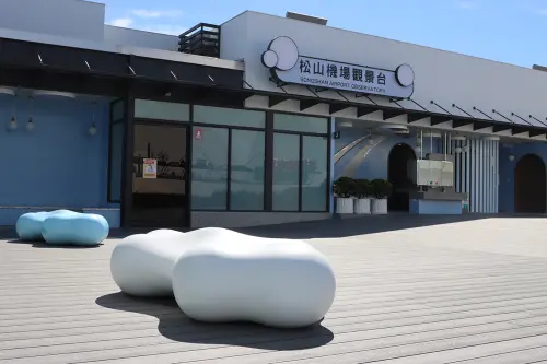 Photo shows the exterior of the observation deck at Songshan Airport. (TSA)