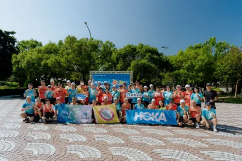 ▲富邦金控10月4日攜手 HOKA 舉辦「有志一同 讓愛同行」專場視障陪跑跑聚，邀集陪跑志工及視障跑者，以跑步串聯信任與陪伴，實踐運動平權精神。（圖／富邦金提供）