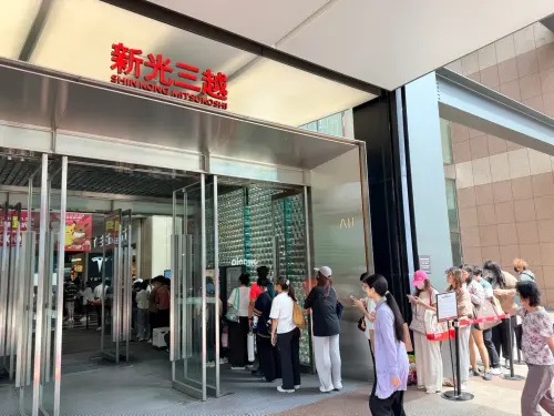 新光三越信義週年慶熱銷榜！蘭蔻3.5折搶翻　Owala水壺日賣3500個
