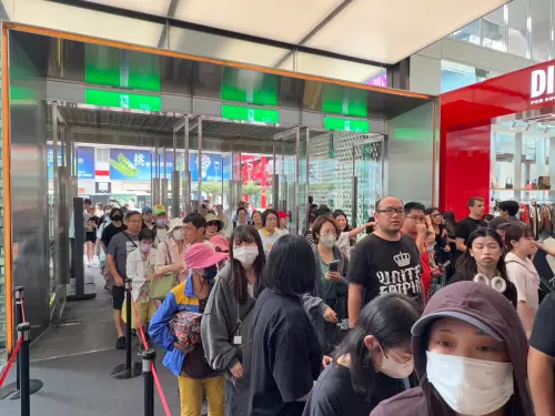 新光三越週年慶人潮增！Owala清晨就排隊　吳昕陽：寶可夢強助攻
