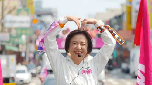 羅一鈞跳舞帶紅！何欣純神接「左流右欣」　洋流飄帶助陣欣潮
