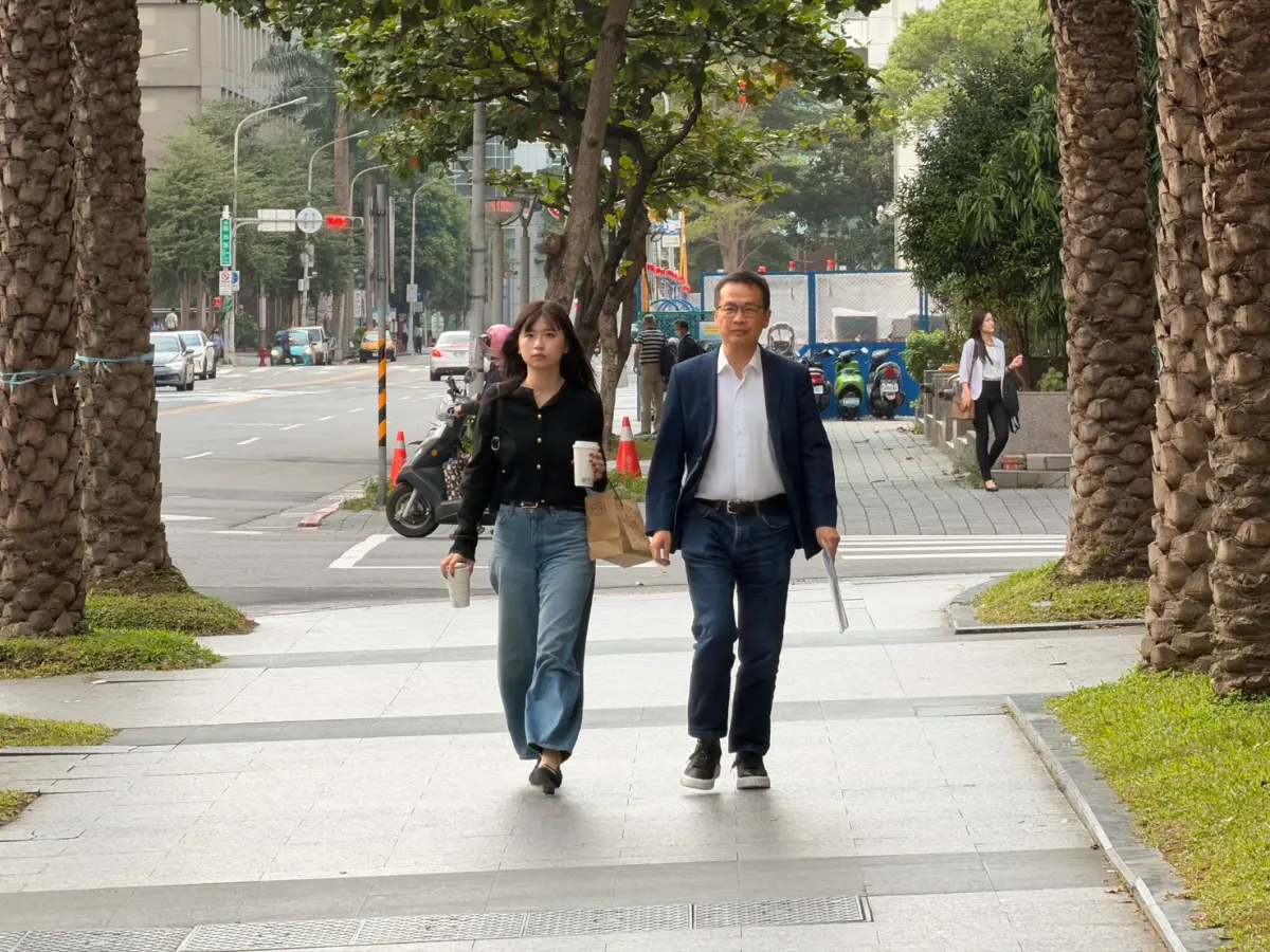 ▲身兼蔣萬安競選辦公室發言人的藍委羅智強表態，針對其他媒體辦的辯論會，也會參與。（圖／記者蘇柏銓攝）