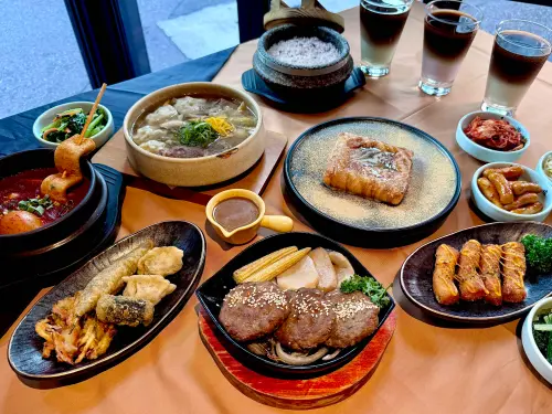 ▲涓豆腐《朝鮮御膳》5大年糕新品，今10月16日開賣。（圖／記者蕭涵云攝）