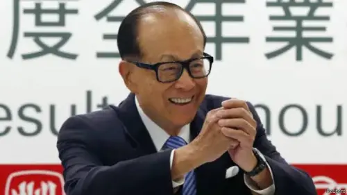 ▲李嘉誠又被「被死亡」！98歲首富視訊笑開懷　富比世曝新加坡近照打臉謠言（圖／截自ＢＢＣ）