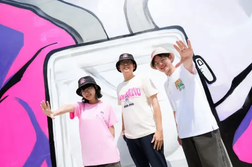 賴瑞隆第二波募款小物10/17推出三款限量插畫T-shirt