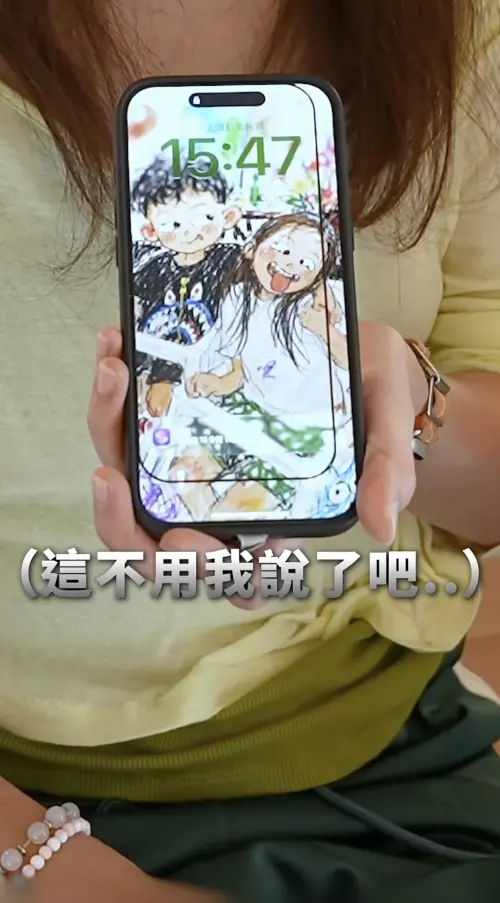 ▲陳意涵的手機保護膜完全貼錯，尺寸超級不合。（圖／陳意涵IG@chenyihan1112）