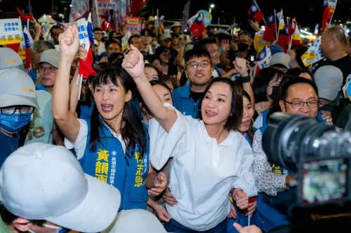選輸沒離開高雄！岡山造勢湧3萬人　柯志恩淚崩：給認真的人機會