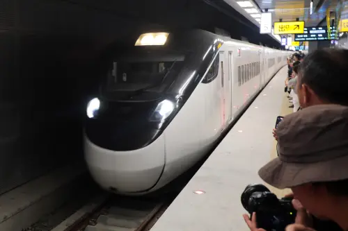 新台南車站啟用首日！爆廁所溢水、手扶梯停用　鐵道局回應