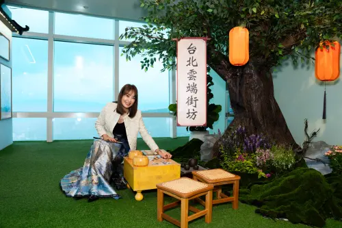 ▲台北101觀景台《玩轉故宮101》清宮時空雲端特展台北雲端街坊展區。（圖／台北101提供）