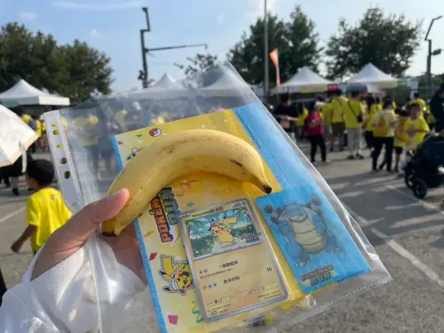 ▲寶可夢路跑完賽後物資，其中活動特典卡馬上有人開價1000元要收。（圖／民眾提供）