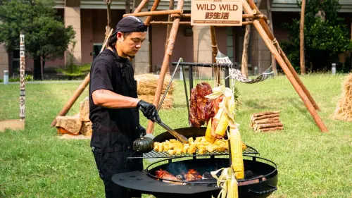 ▲直火料理「阿根廷烤肉」充滿戶外野營氛圍感。（圖／高市府觀光局提供）