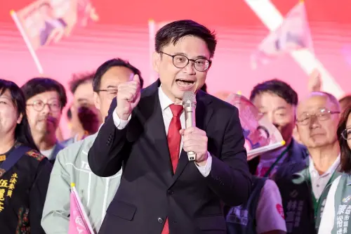 ▲ 賴瑞隆提出三個第一承諾，打造產業第一、南台灣第一國際門戶及幸福第一的城市。他表示，第四棒不只要延續進步，更要開創下一個階段的高峰。（圖／翻攝畫面）